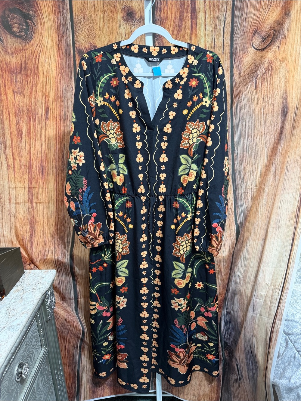 BloomChic Floral V-neck Dress Size 18/20